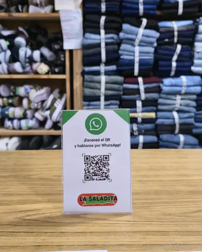 Cartel NFC en el mostrador de La Saladita