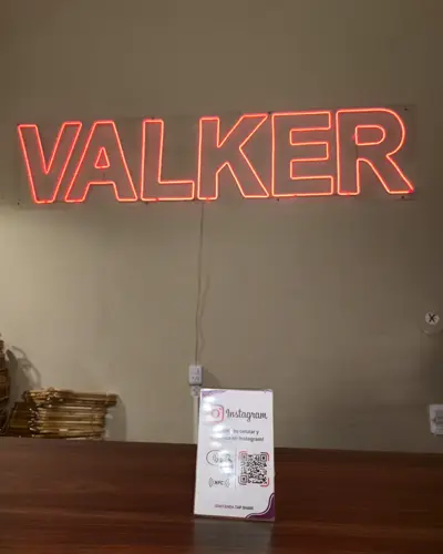 Cartel NFC en el mostrador de Valker